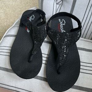 Sketchers yoga foam sandals size 8